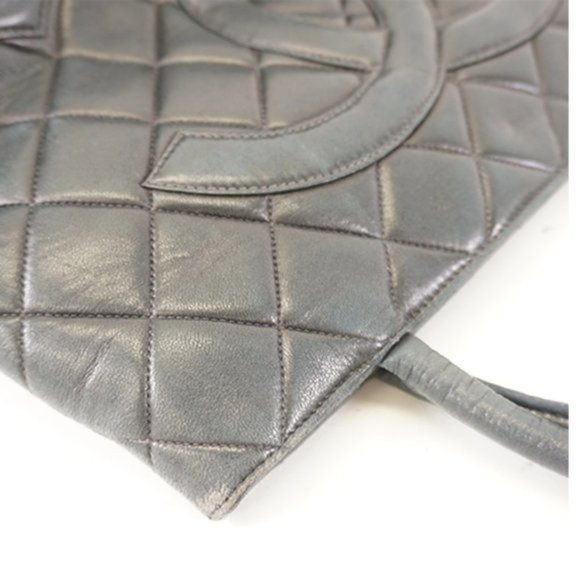 Authentic Chanel Medallion Lambskin tote black - Picture 4 of 7